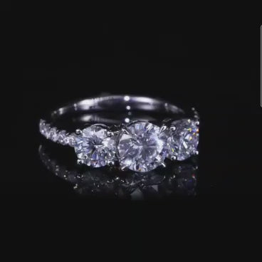 Valinor Moissanite Radiance Ring