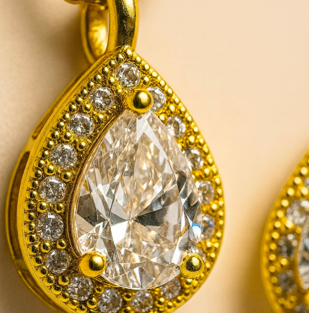 Lunéa Teardrop Necklace