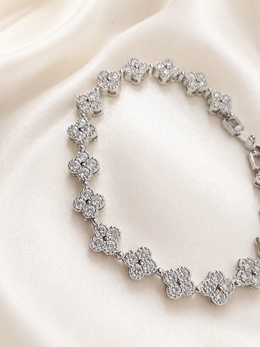 Luna Clover Bracelet