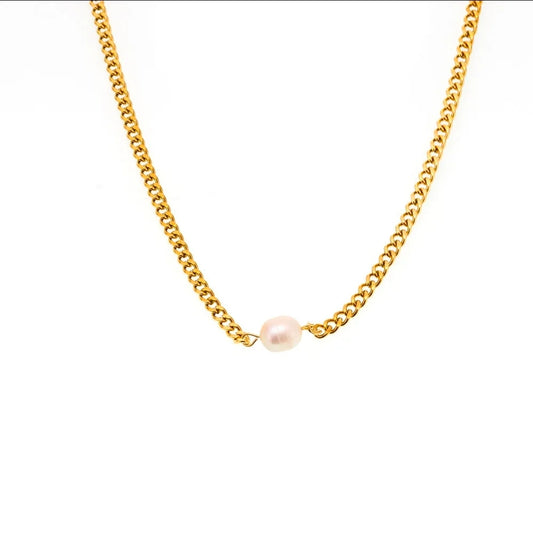 Luna Pearl Necklace