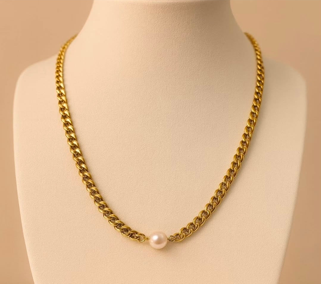 Luna Pearl Necklace