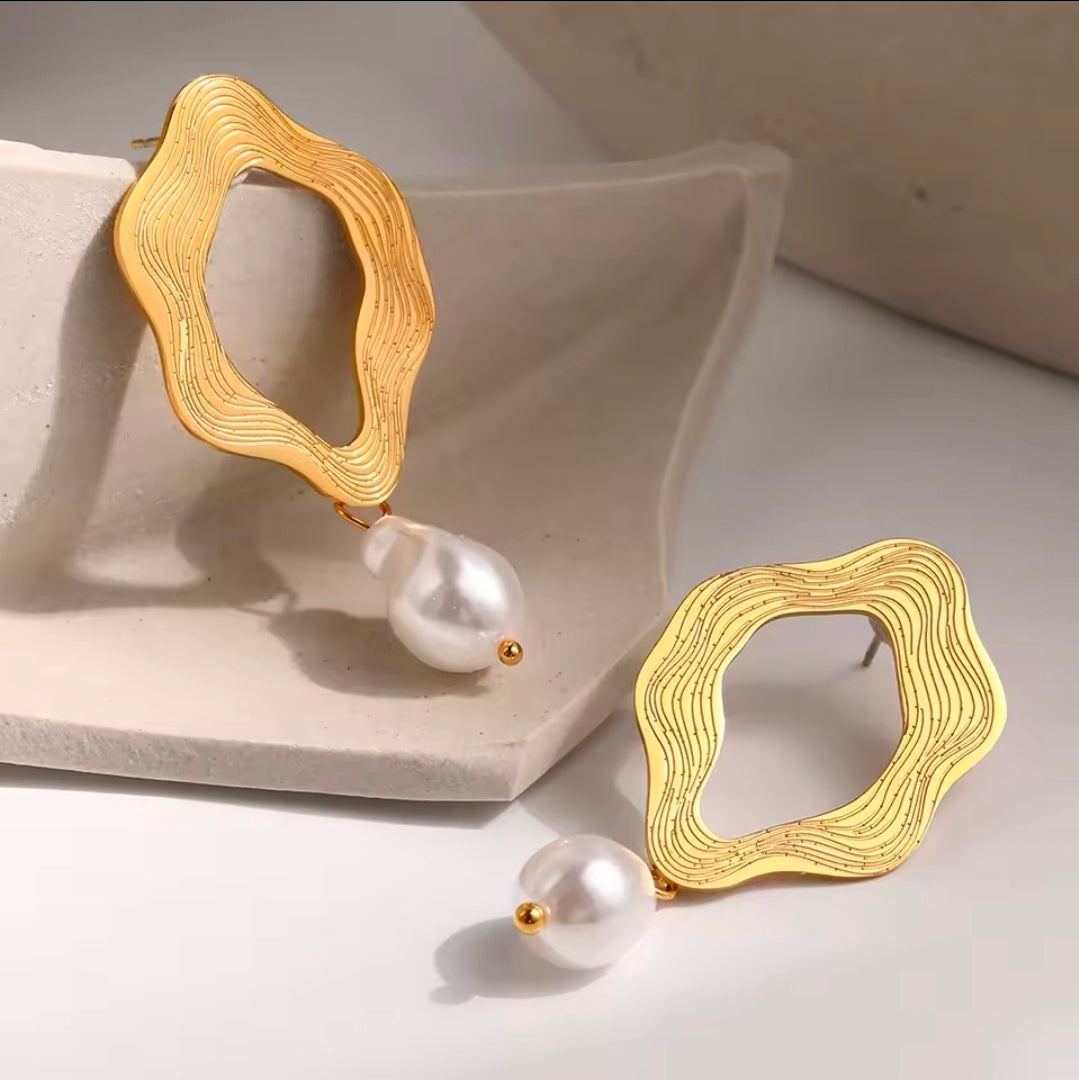 Elowen Pearl Drop Earrings