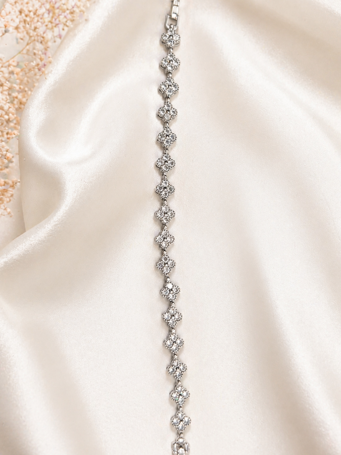 Luna Clover Bracelet