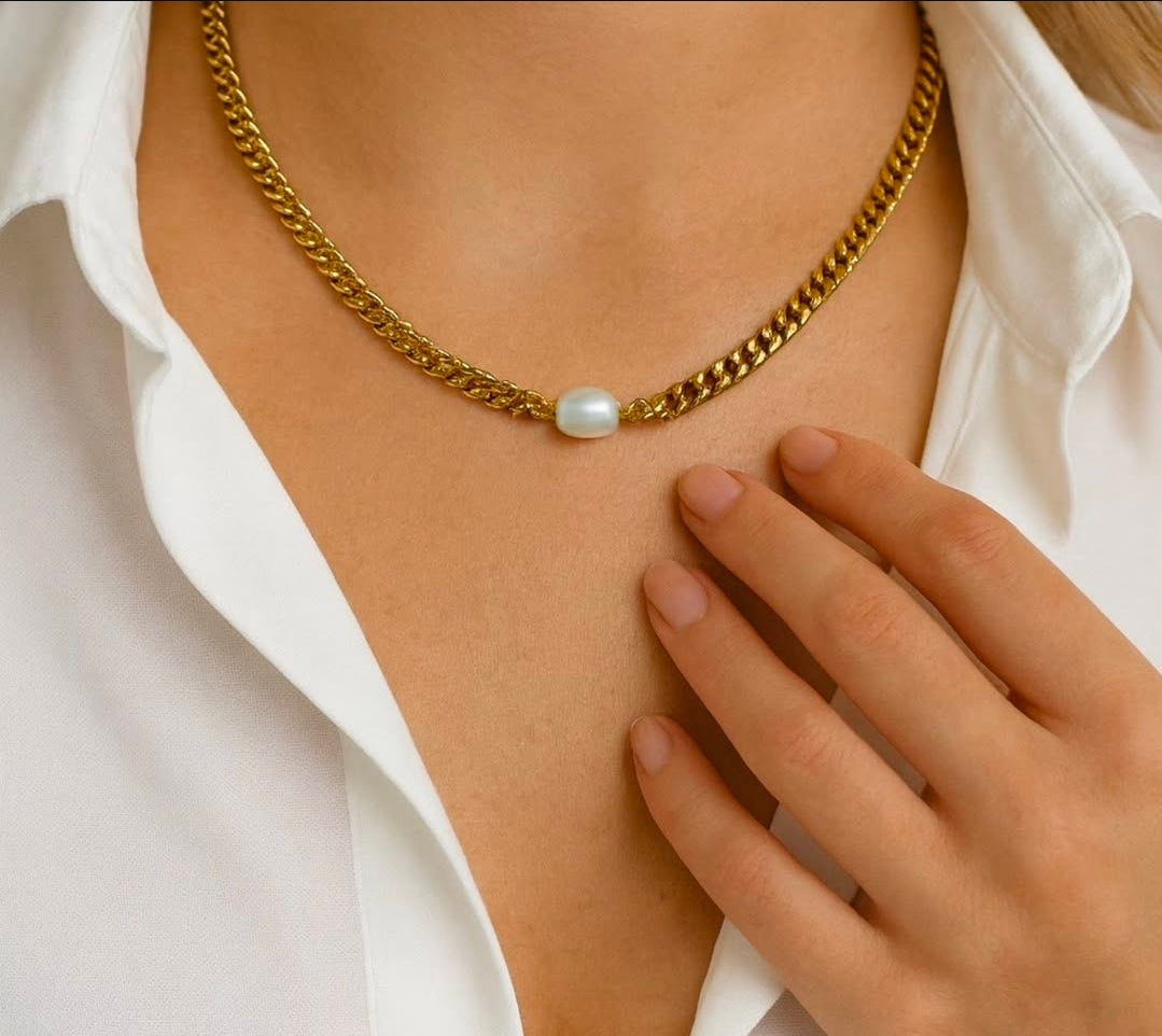 Luna Pearl Necklace